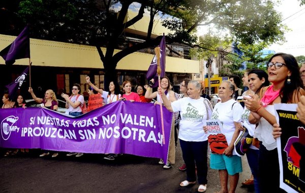 Empleadas domésticas destacan sanción de ley que obliga a pagar salario mínimo - 730am - ABC Color