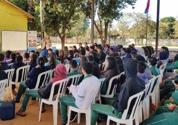 Jóvenes de Tavapy dialogan con sus autoridades