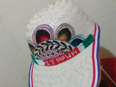 "Todos quieren los quepis de karanda'y, ya no doy abasto"