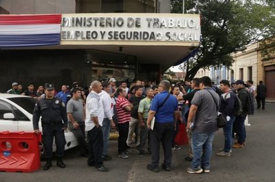 Ex guardias del IPS cobrarán indemnización - ADN Paraguayo