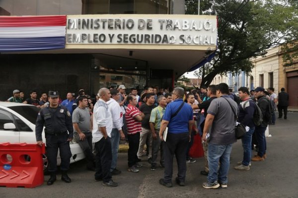 Ex guardias del IPS cobrarán indemnización - ADN Paraguayo