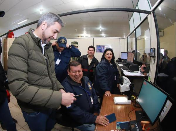 Mandatario verifica avances tecnológicos en puesto de control migratorio de Infante Rivarola | .::PARAGUAY TV HD::.
