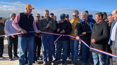 Jefe de Estado inaugura mejoras en aeródromo militar de Infante Rivarola - .::RADIO NACIONAL::.