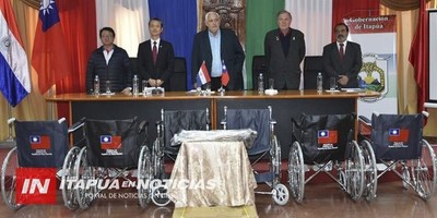 GOBERNADOR Y CÓNSUL DE CHINA – TAIWÁN ENTREGAN SILLAS DE RUEDAS.
