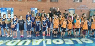 Confraternidad basketera en Fomento - Deportes - ABC Color