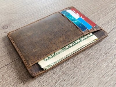 Billeteras "perdidas" se devuelven más cuando tienen más dinero