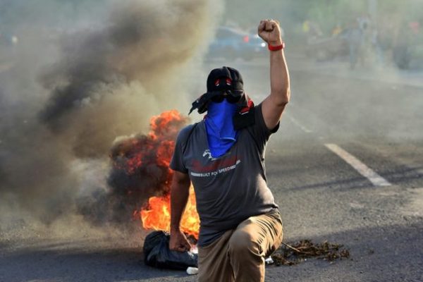 Dos muertos y 20 heridos durante protestas contra el gobierno en Honduras » Ñanduti