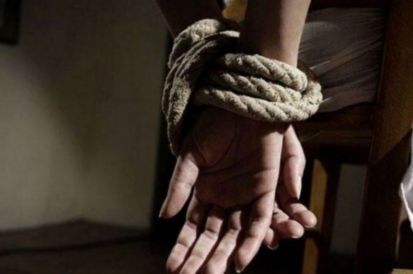 Rescatan a una mujer que permanecía atada a la cama