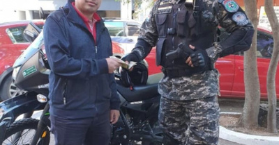 Joven echó su dinero y un Lince le devolvió
