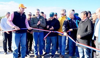 Abdo inaugura aeródromo en Mayor Infante Rivarola - Edicion Impresa - ABC Color