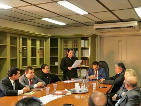 IPS no publica quiénes forman comité evaluador pese a ley