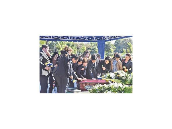 Despiden a Nizugan, entre cantos y palabras de afecto