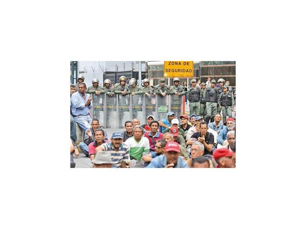 Protestan en Caracas para mostrar a Bachelet la crisis