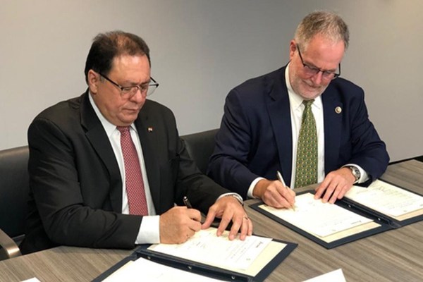Itaipu y Smithsonian firman acuerdo para centro ambiental