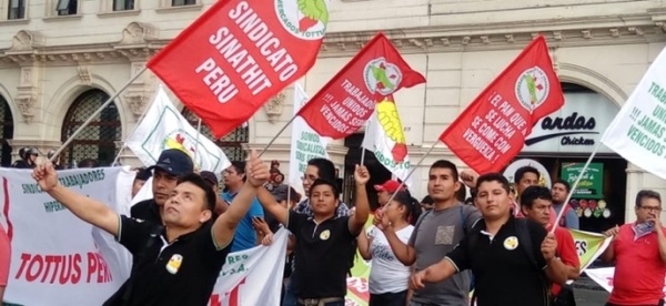 Sindicatos se movilizan en Perú contra reforma laboral de Vizcarra | .::Agencia IP::.