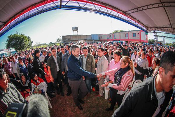 Pobladores de Misiones reciben aportes para las áreas de Salud, Educación y Agricultura