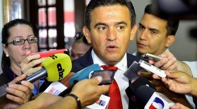 MEC: Funcionaria que fue "reubicada" denuncia supuesta persecución de Petta » Ñanduti