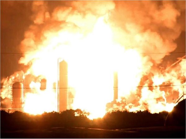 Se produce una explosión e incendio en refinería de Filadelfia