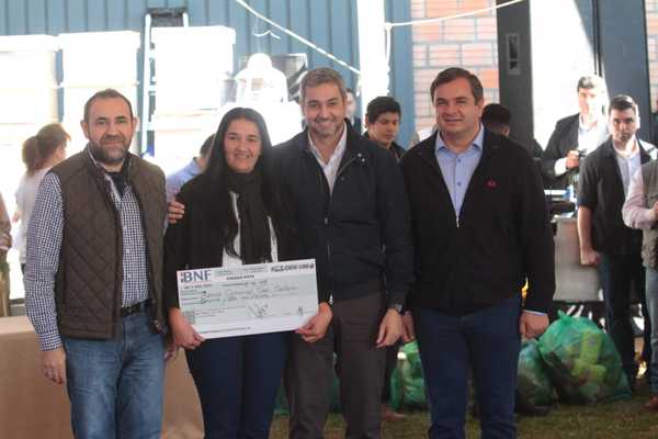 Gobierno entrega millonaria inversión para mejorar el sector productivo y la salud en Misiones | .::Agencia IP::.