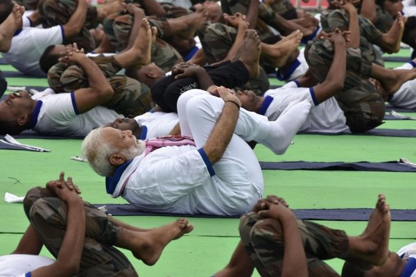 India celebra el Día Internacional del Yoga - Internacionales - ABC Color