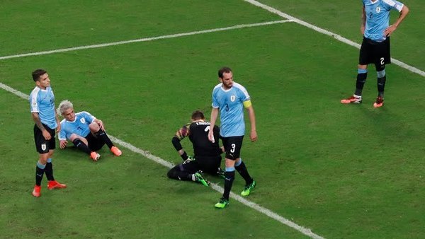 Muslera, noche de récord y dudas en Uruguay