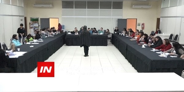 GRAN PARTICIPACIÓN FEMENINA EN CAPACITACIÓN EMPRENDEDORA.