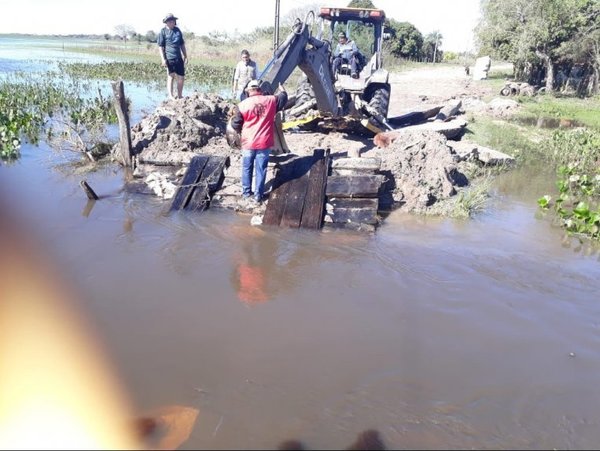 Reparan caminos en San Juan del Ñeembucú - Nacionales - ABC Color