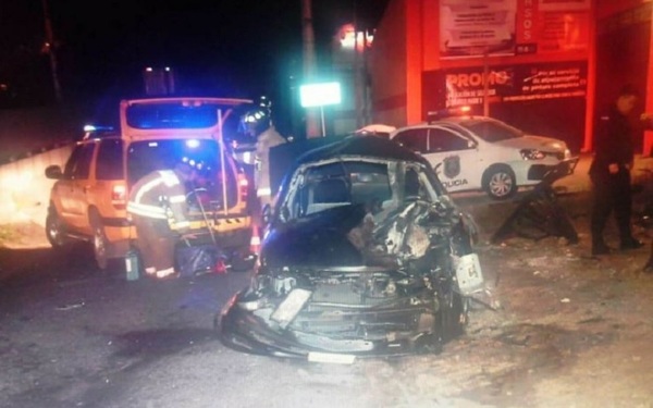 Conductor se salva de milagro tras caer de viaducto | Noticias Paraguay