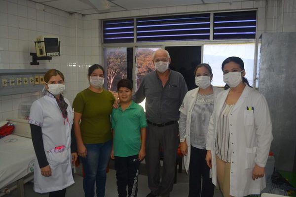 Dan alta médica a niño que recibió trasplante renal en IPS