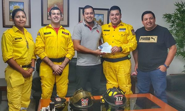 Pagan parte de deuda con bomberos, dinero no era desembolsado por Sandra de Zacarías