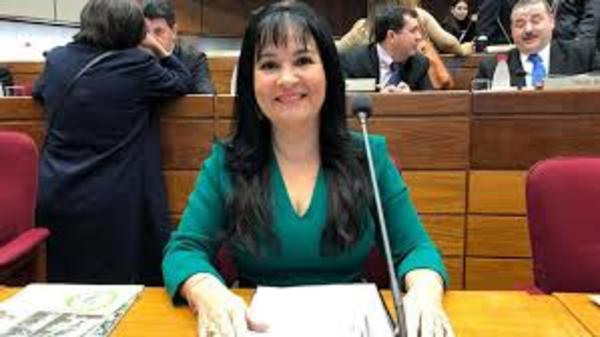 Colmo de caradurez: según María Eugenia Bajac parlamentarios ganan muy poco | Radio Regional 660 AM