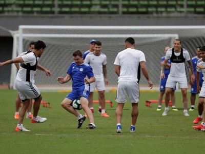 Paraguay entrena con toda su fuerza