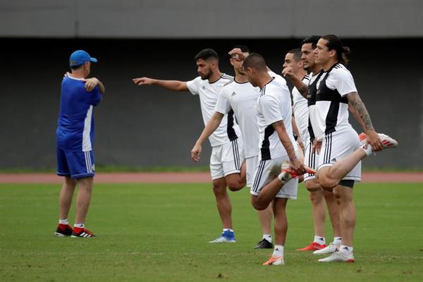 Albirroja entrena en Salvador con el equipo completo | .::Agencia IP::.