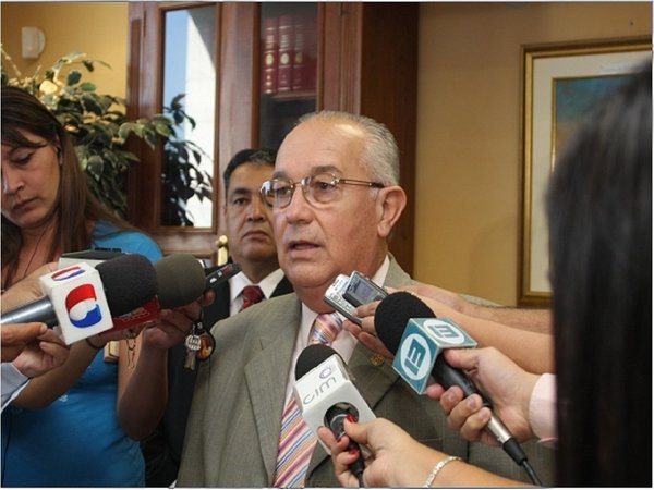Fiscales piden juicio oral para ex ministro de la Corte Óscar Bajac