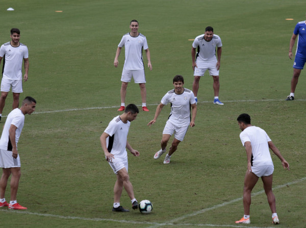 La Albirroja realizó su primer entrenamiento en Salvador » Ñanduti