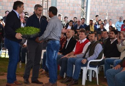 El Presidente se queja de “las malas noticias” - Edicion Impresa - ABC Color