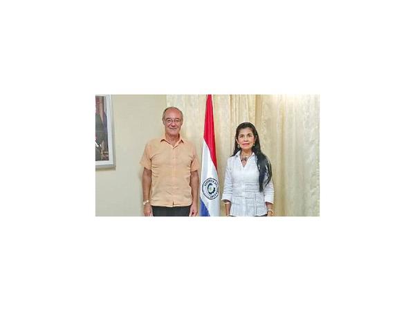 Premiada coreógrafa visita Embajada paraguaya en Cuba