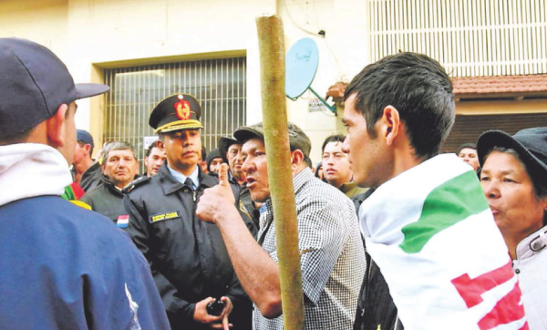 Acceso a microcentro de Asunción es bloqueado por los manifestantes | Diario Vanguardia 08