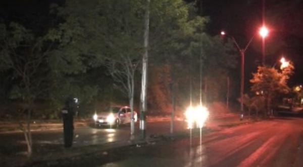HOY / Joven motociclista muere al chocar contra un árbol