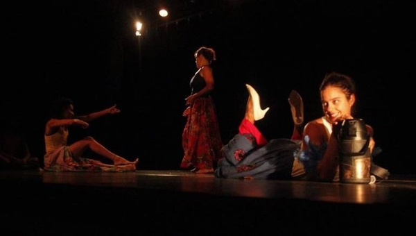 HOY / Con danza y teatro artistas trinacionales cuestionan la "utilidad" de las fronteras