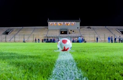 Se hizo la prueba de lumínica en estadio encarnaceno