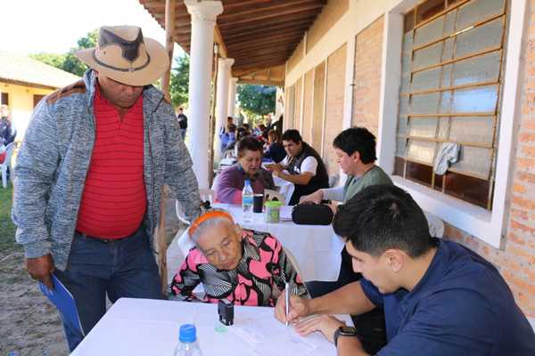 Gobierno acercó asistencia a pobladores de San Juan del Ñeembucú | .::Agencia IP::.