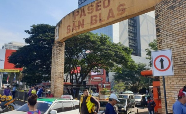 Taxistas y paseros se rehúsan a sentido único de Paseo San Blas