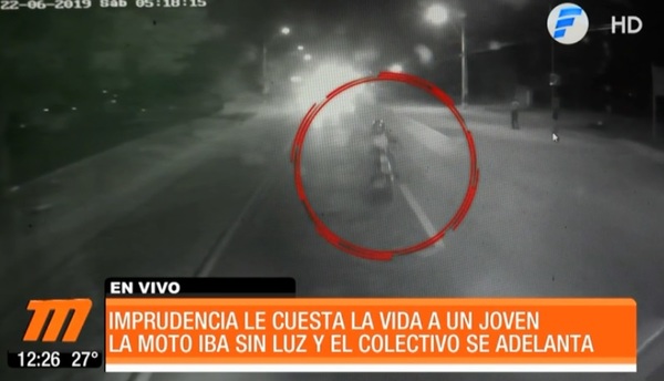 Circulaba en biciclo sin luz y fue arrollado por un bus | Noticias Paraguay