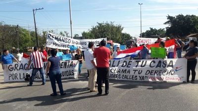 Pobladores de Remanso se manifiestan y piden mejores calles
