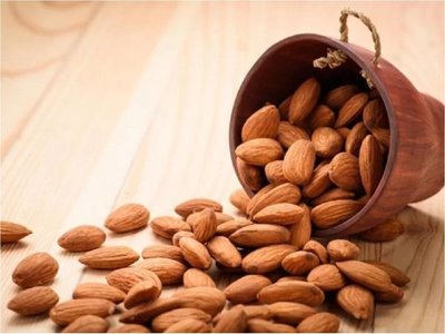 La oportuna mutación que hizo comestibles a las almendras