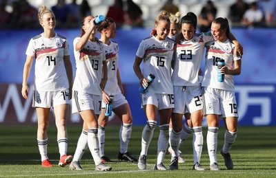 Alemania castiga los errores de Nigeria - Deportes - ABC Color