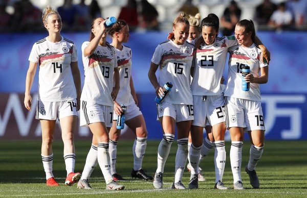 Alemania castiga los errores de Nigeria - Deportes - ABC Color