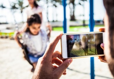 El riesgo de exponer a menores en medios y redes sociales - Radio 1000 AM