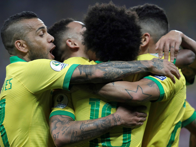 Brasil saca chapa ante Perú y se anota en cuartos